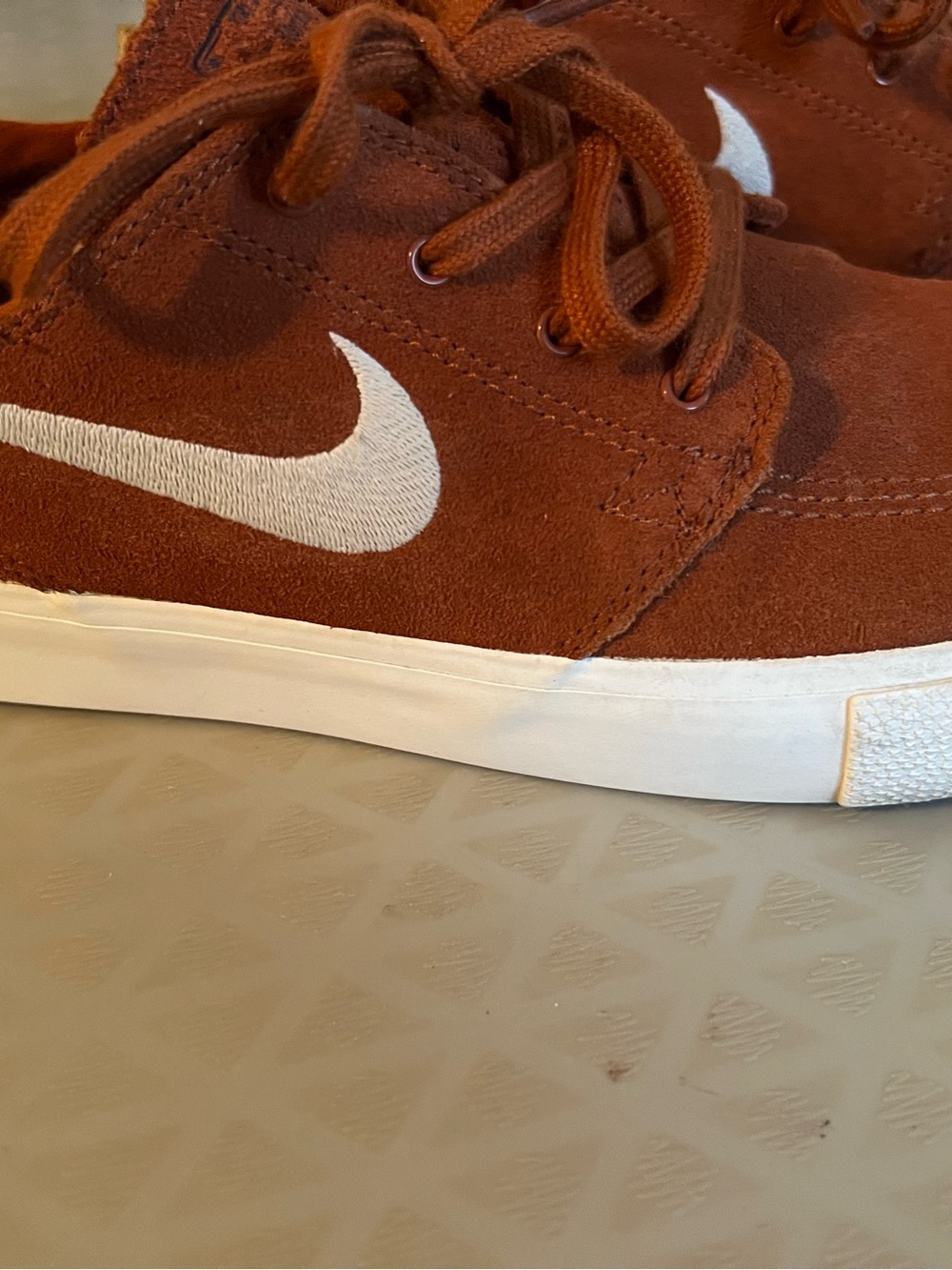 Nike Stefan Janoski Skateboard shoes-Cosmic Clay in seude upper-Great cond-9.5